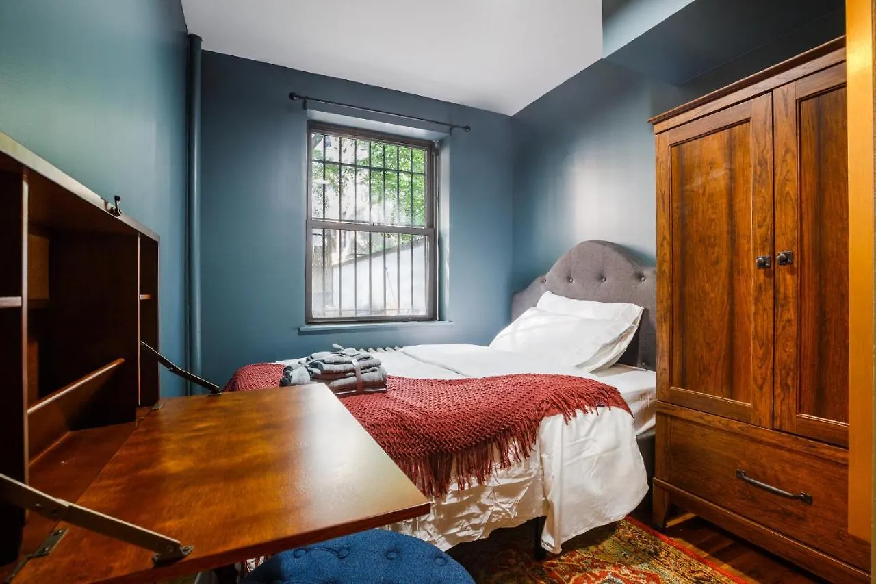 Lamartine Chelsea New York Hostel