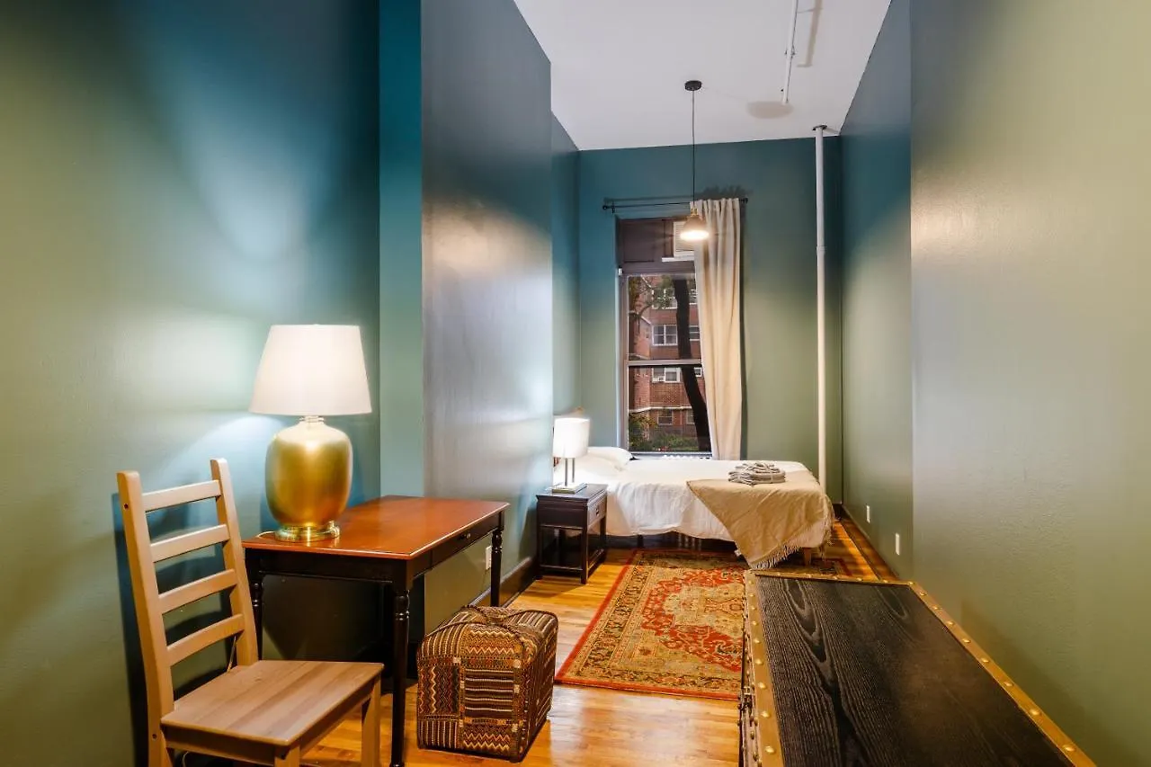 Lamartine Chelsea New York Hostel