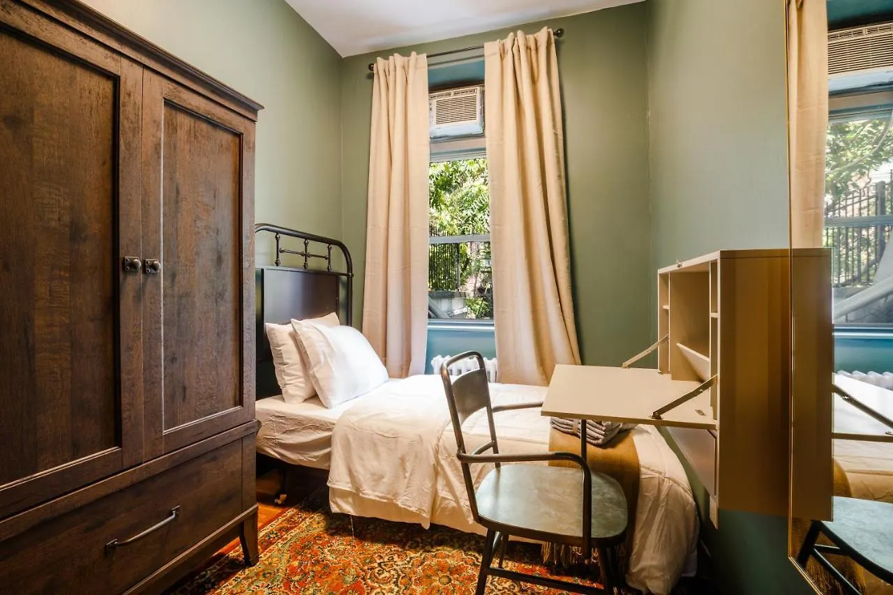 Lamartine Chelsea New York Hostel