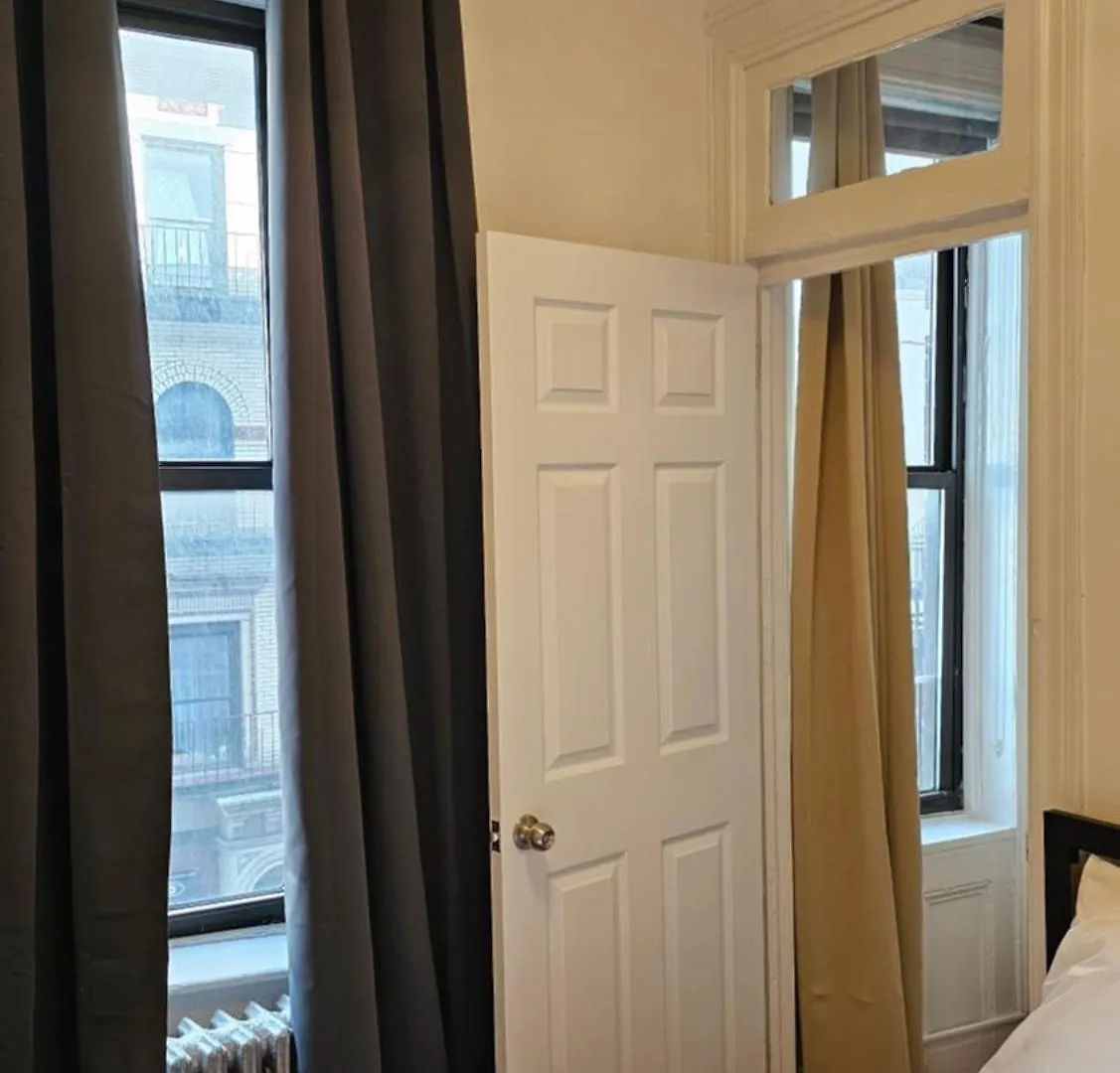Lamartine Chelsea New York Hostel